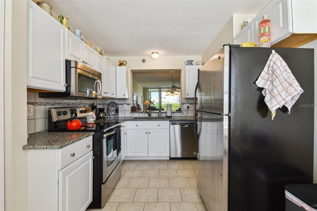 For Sale: $249,900 (2 beds, 2 baths, 1256 Square Feet)