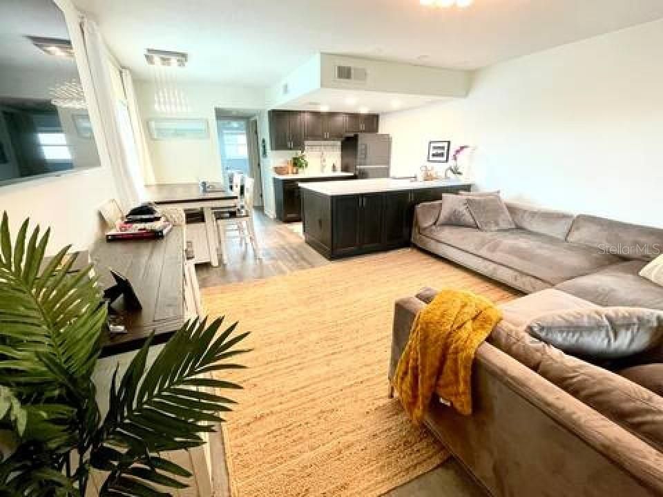 For Sale: $359,000 (1 beds, 1 baths, 580 Square Feet)