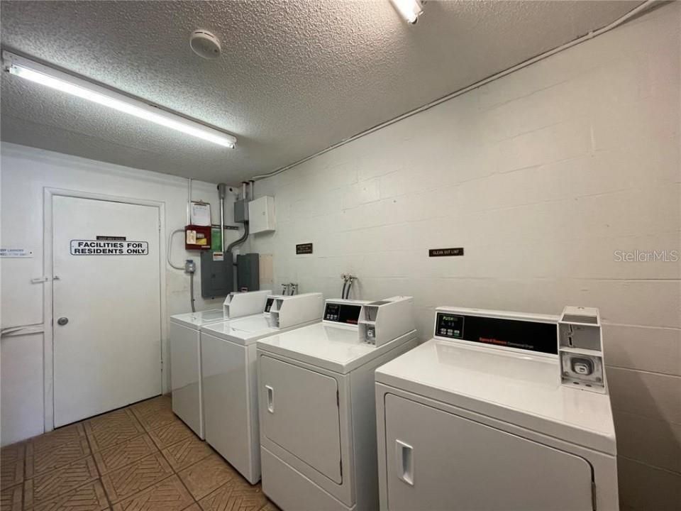 For Sale: $359,000 (1 beds, 1 baths, 580 Square Feet)