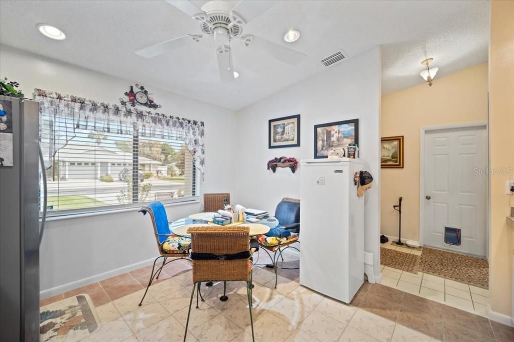 For Sale: $300,000 (2 beds, 2 baths, 1302 Square Feet)