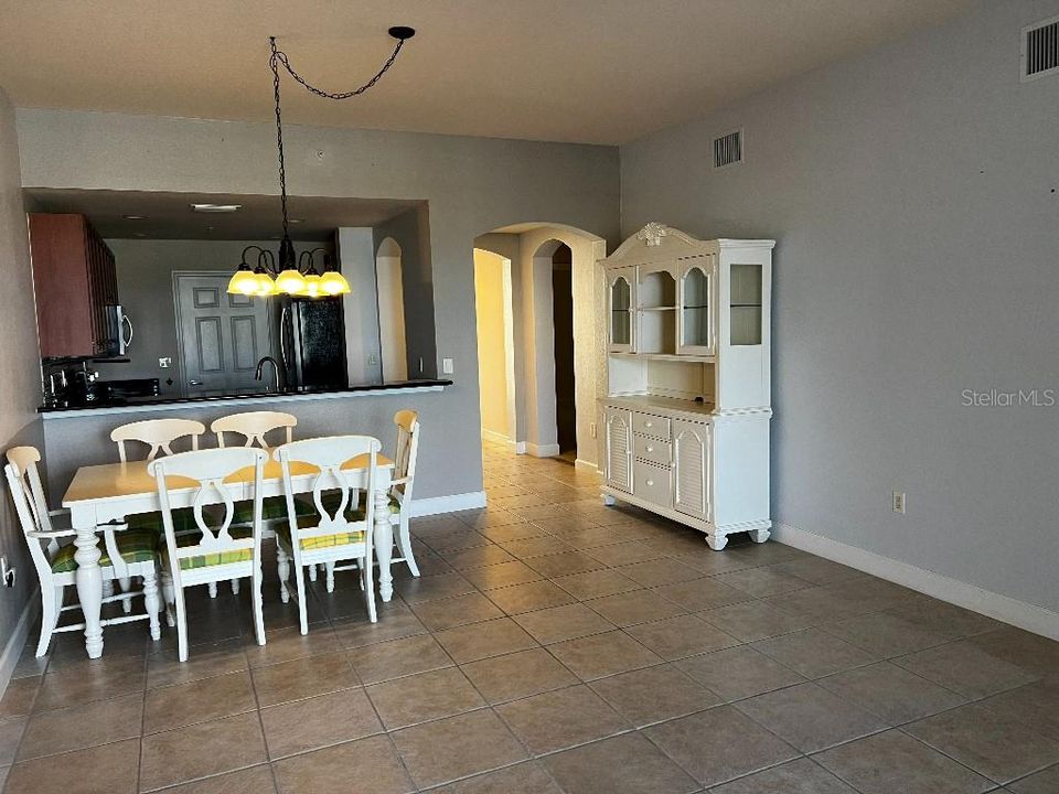 For Sale: $299,000 (2 beds, 2 baths, 1280 Square Feet)