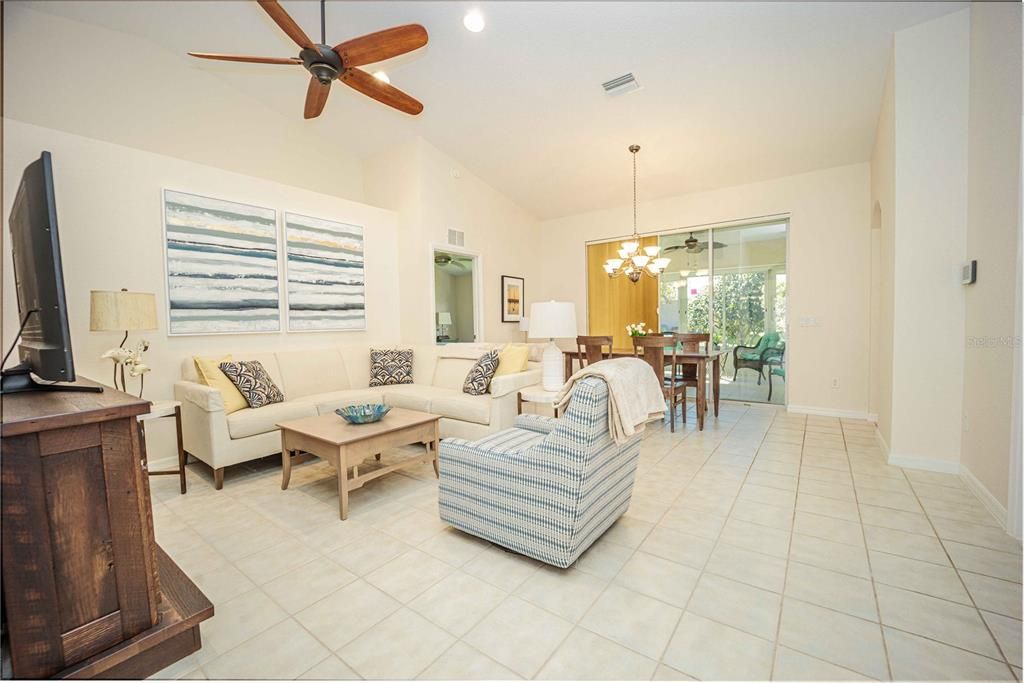 Active With Contract: $289,900 (3 beds, 2 baths, 1592 Square Feet)