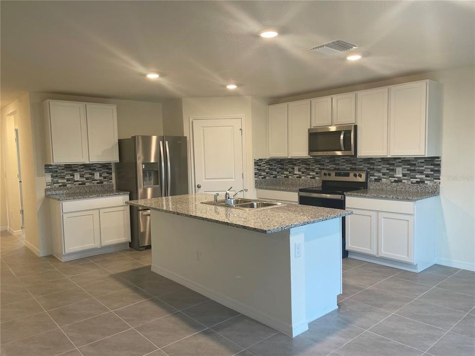 For Rent: $2,750 (4 beds, 3 baths, 2371 Square Feet)