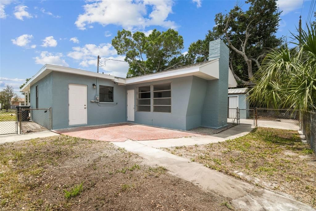 For Sale: $435,000 (3 beds, 1 baths, 1400 Square Feet)