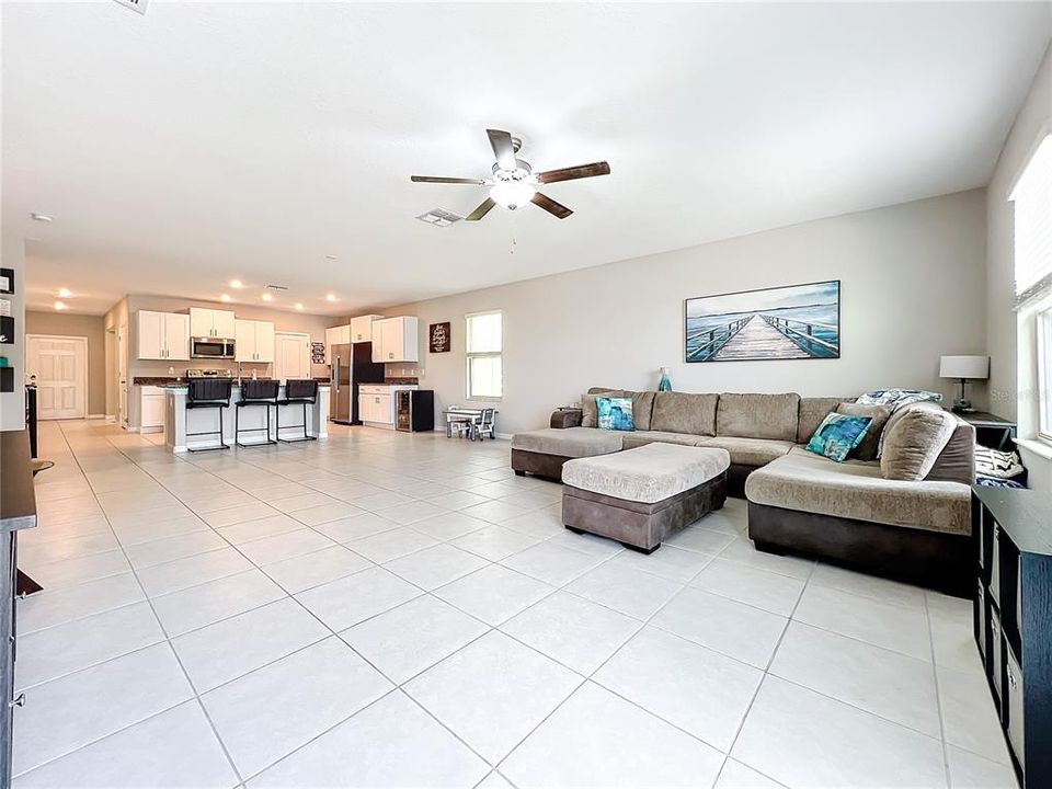 For Sale: $499,990 (5 beds, 2 baths, 2896 Square Feet)