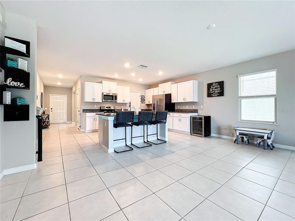 For Sale: $499,990 (5 beds, 2 baths, 2896 Square Feet)