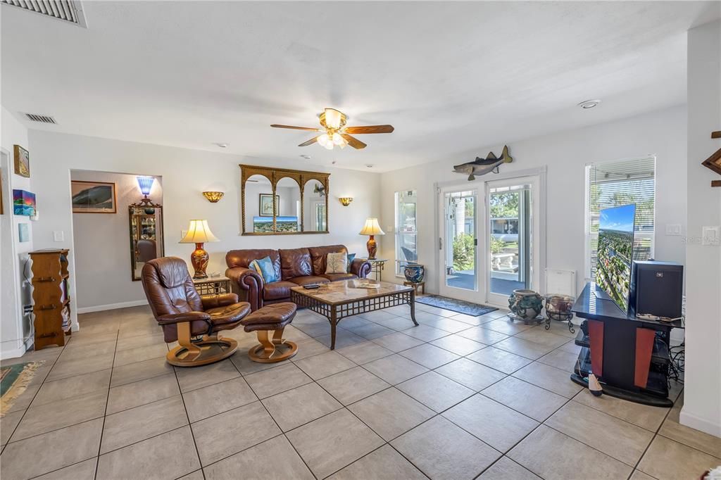 For Sale: $995,000 (4 beds, 3 baths, 2006 Square Feet)