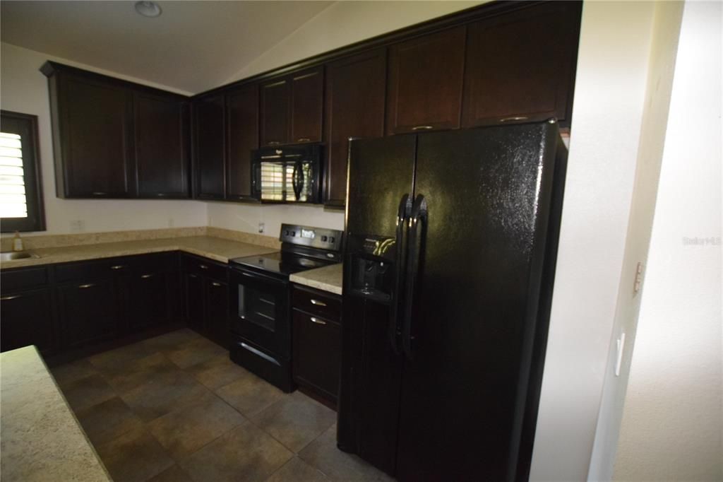 For Rent: $2,300 (3 beds, 2 baths, 1895 Square Feet)