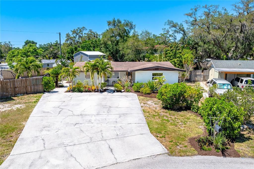 Active With Contract: $430,000 (4 beds, 2 baths, 1314 Square Feet)