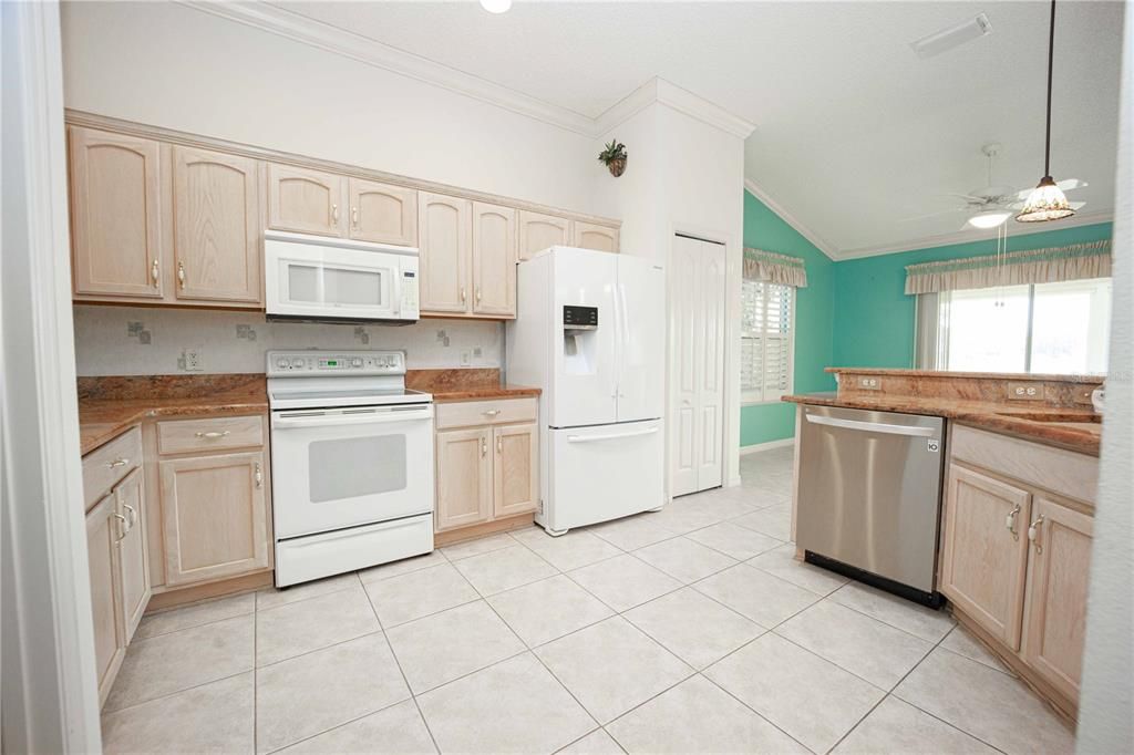 For Sale: $474,900 (3 beds, 2 baths, 2044 Square Feet)