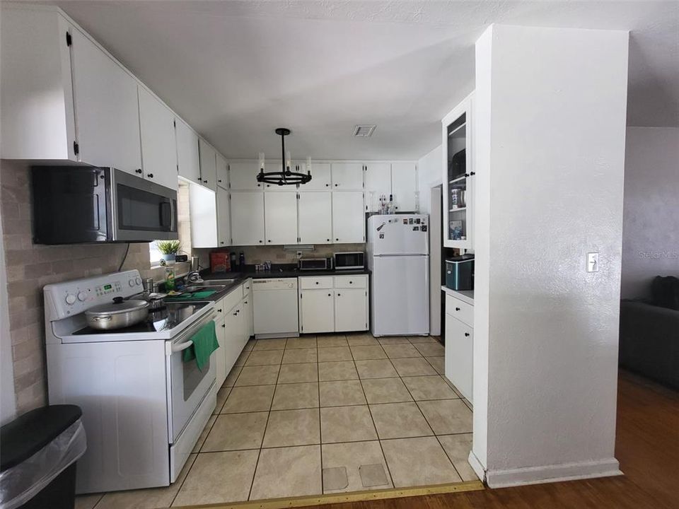 For Sale: $435,000 (3 beds, 2 baths, 1223 Square Feet)