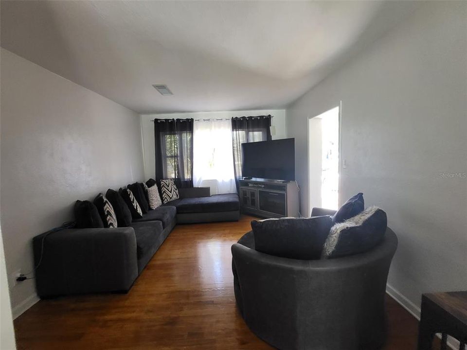 For Sale: $435,000 (3 beds, 2 baths, 1223 Square Feet)