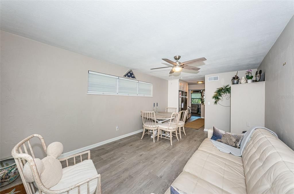 For Sale: $387,900 (3 beds, 1 baths, 967 Square Feet)