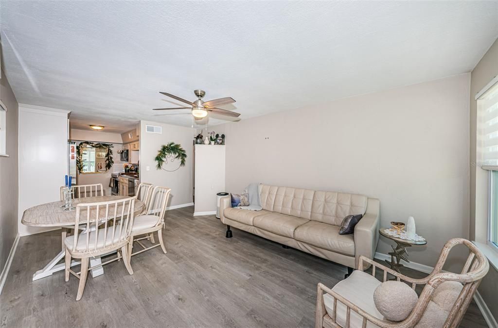 For Sale: $399,900 (3 beds, 1 baths, 967 Square Feet)