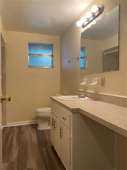 For Rent: $1,500 (2 beds, 1 baths, 923 Square Feet)