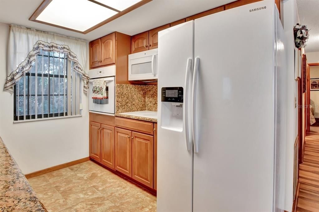 For Sale: $325,000 (2 beds, 2 baths, 1353 Square Feet)
