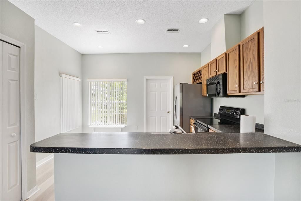 For Sale: $359,000 (2 beds, 2 baths, 1211 Square Feet)