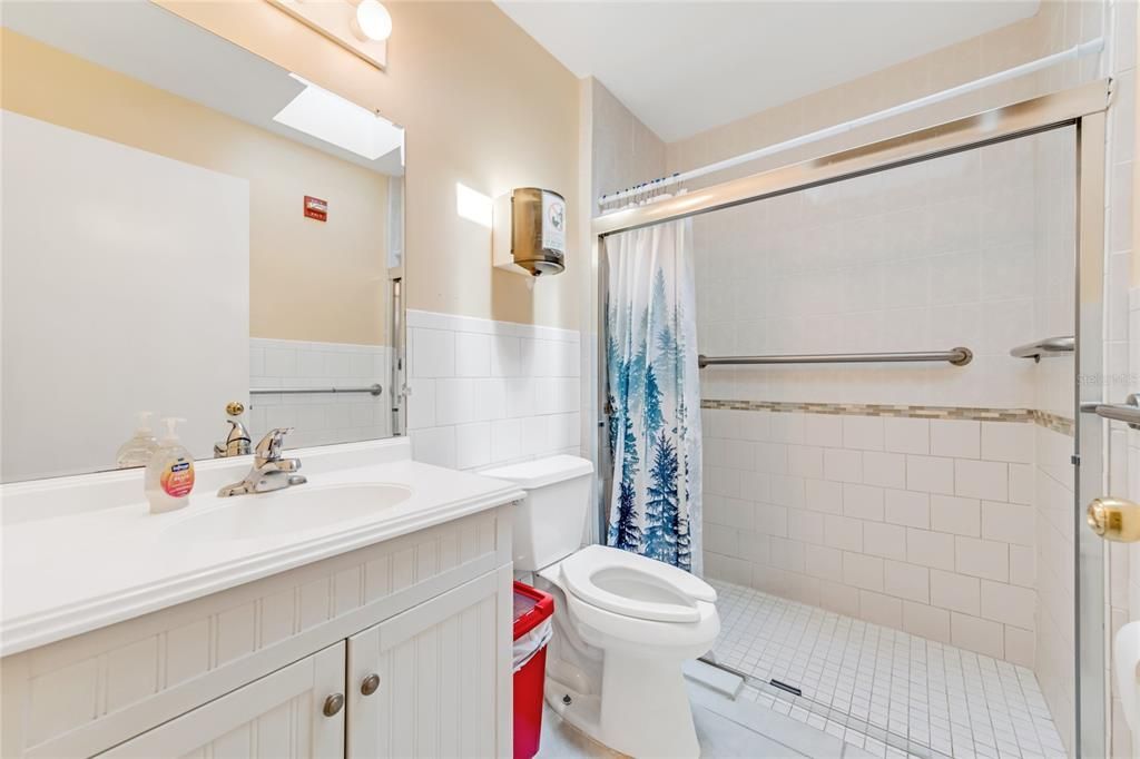 待售: $399,750 (4 贝兹, 2 浴室, 1784 平方英尺)