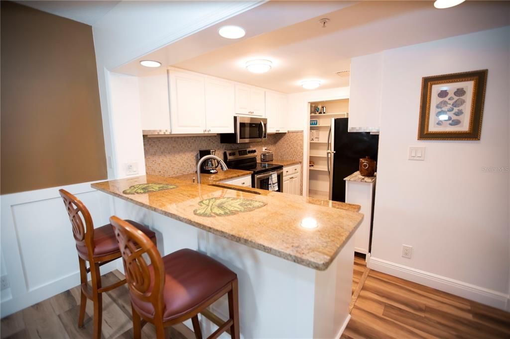For Sale: $279,900 (1 beds, 1 baths, 825 Square Feet)