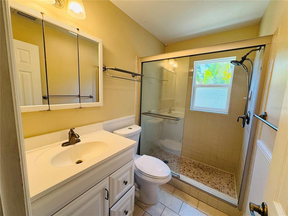 最近租的: $2,200 (3 贝兹, 2 浴室, 1243 平方英尺)