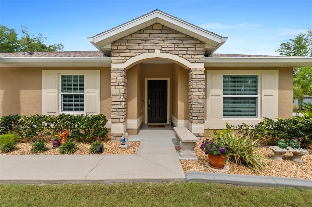 Active With Contract: $349,000 (3 beds, 2 baths, 1563 Square Feet)