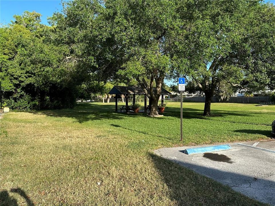 Active With Contract: $147,500 (2 beds, 2 baths, 865 Square Feet)