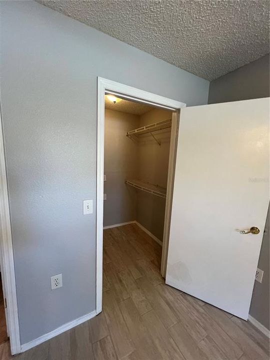 Recently Rented: $1,200 (1 beds, 1 baths, 703 Square Feet)