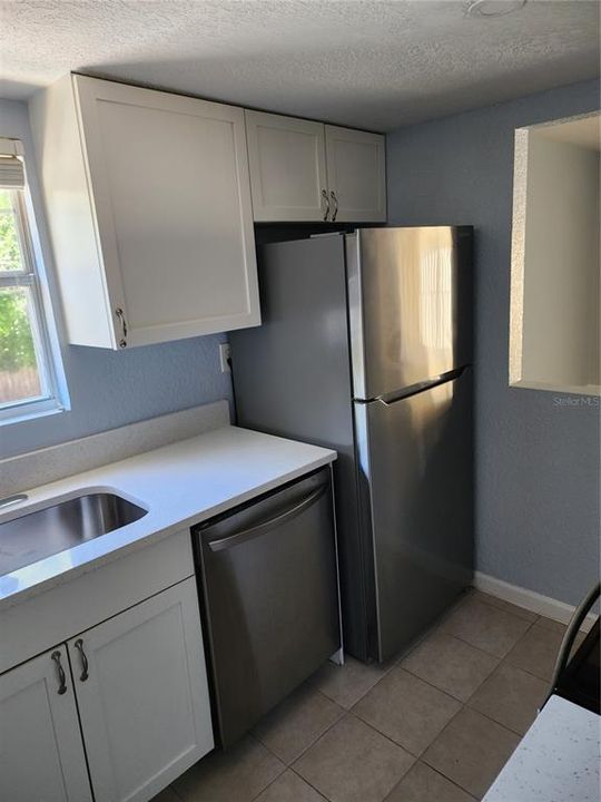 For Sale: $155,900 (1 beds, 1 baths, 633 Square Feet)