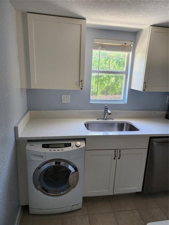 For Sale: $155,900 (1 beds, 1 baths, 633 Square Feet)