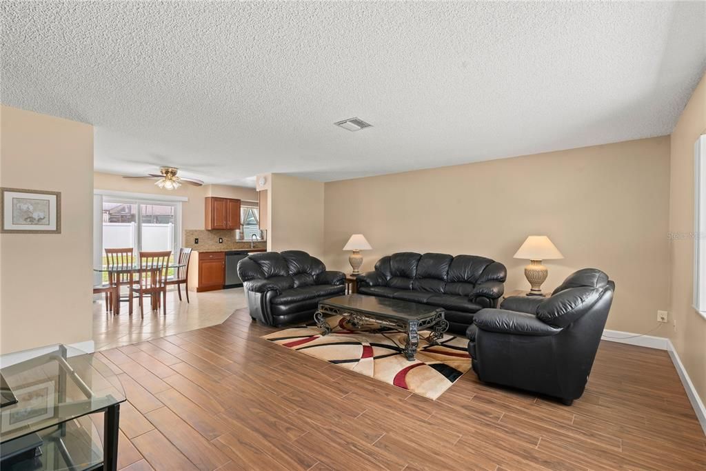 Recently Sold: $329,900 (3 beds, 2 baths, 1116 Square Feet)
