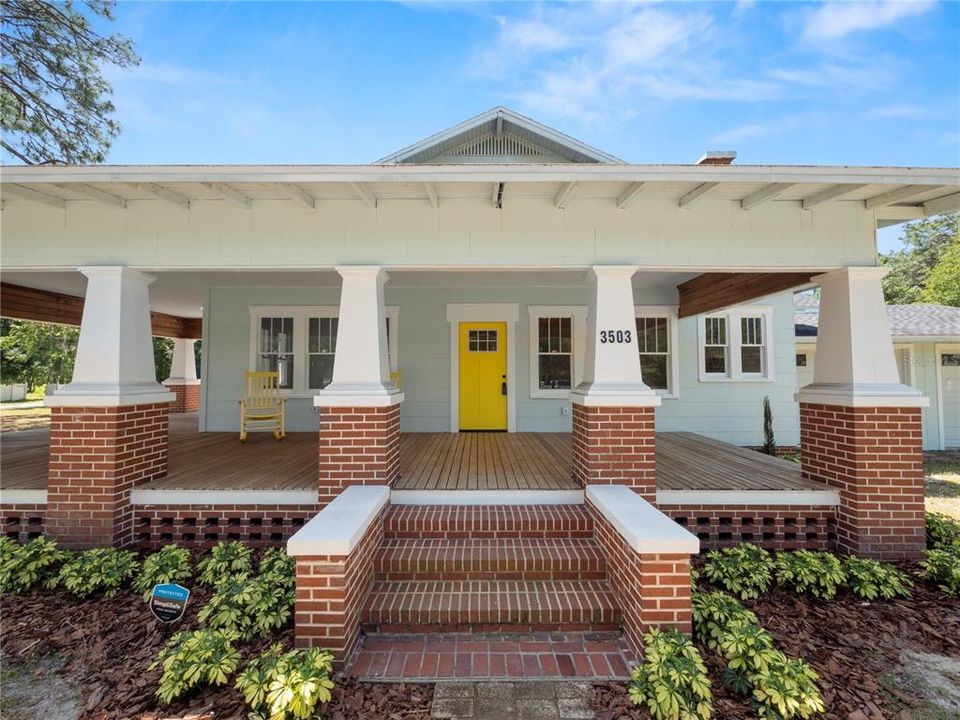 Active With Contract: $575,000 (3 beds, 2 baths, 1928 Square Feet)
