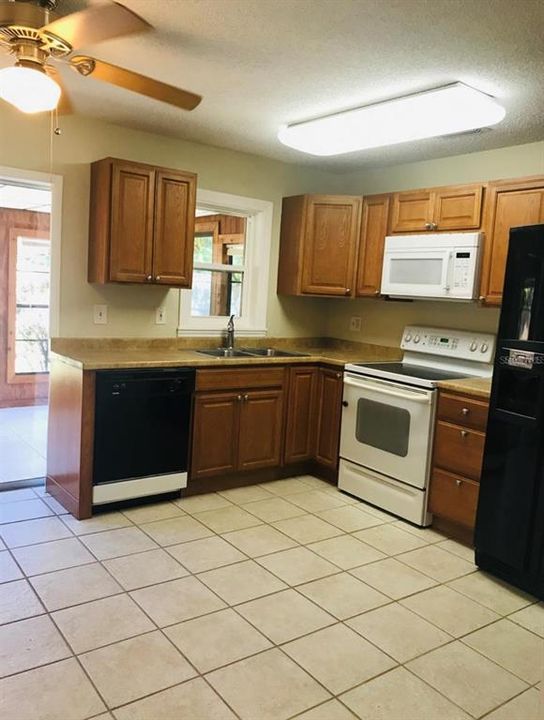 Recently Rented: $1,875 (3 beds, 1 baths, 1238 Square Feet)