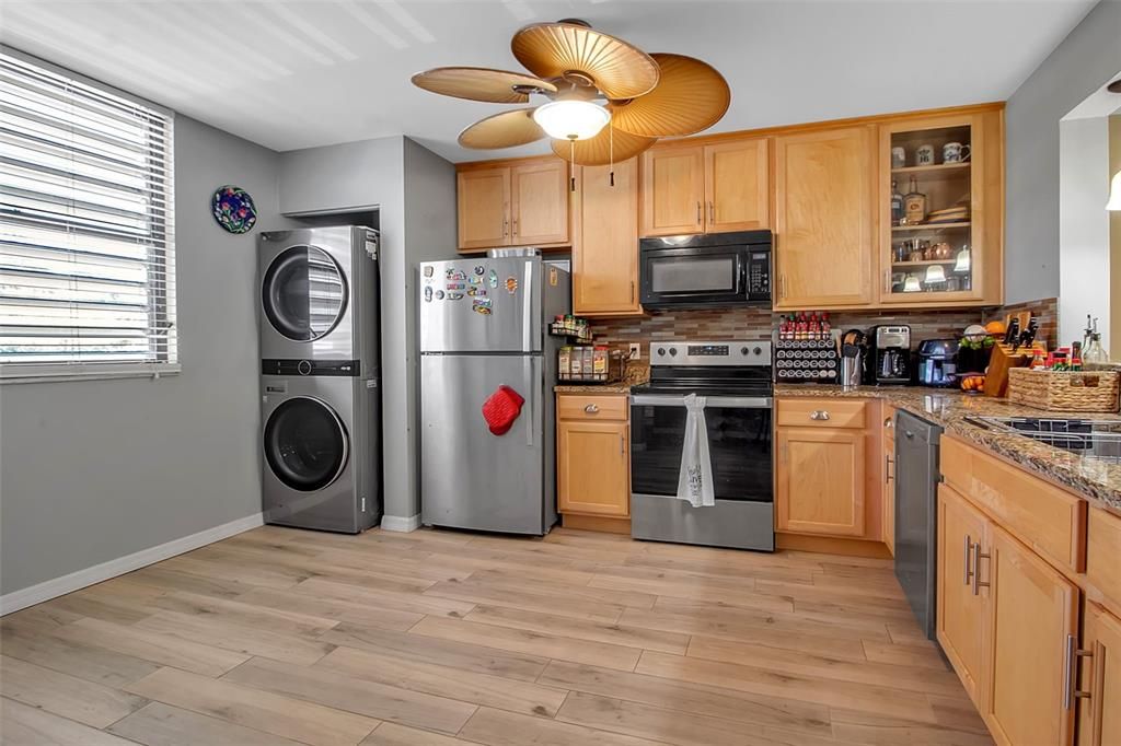 For Sale: $275,000 (2 beds, 2 baths, 1304 Square Feet)