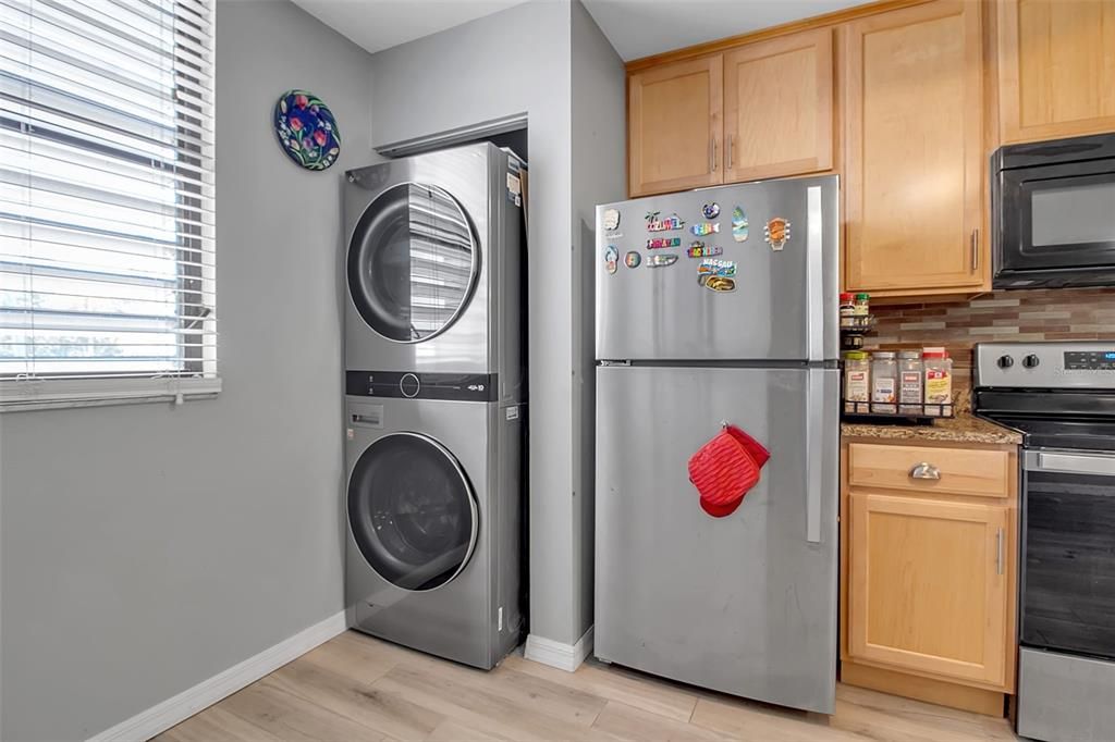 For Sale: $275,000 (2 beds, 2 baths, 1304 Square Feet)