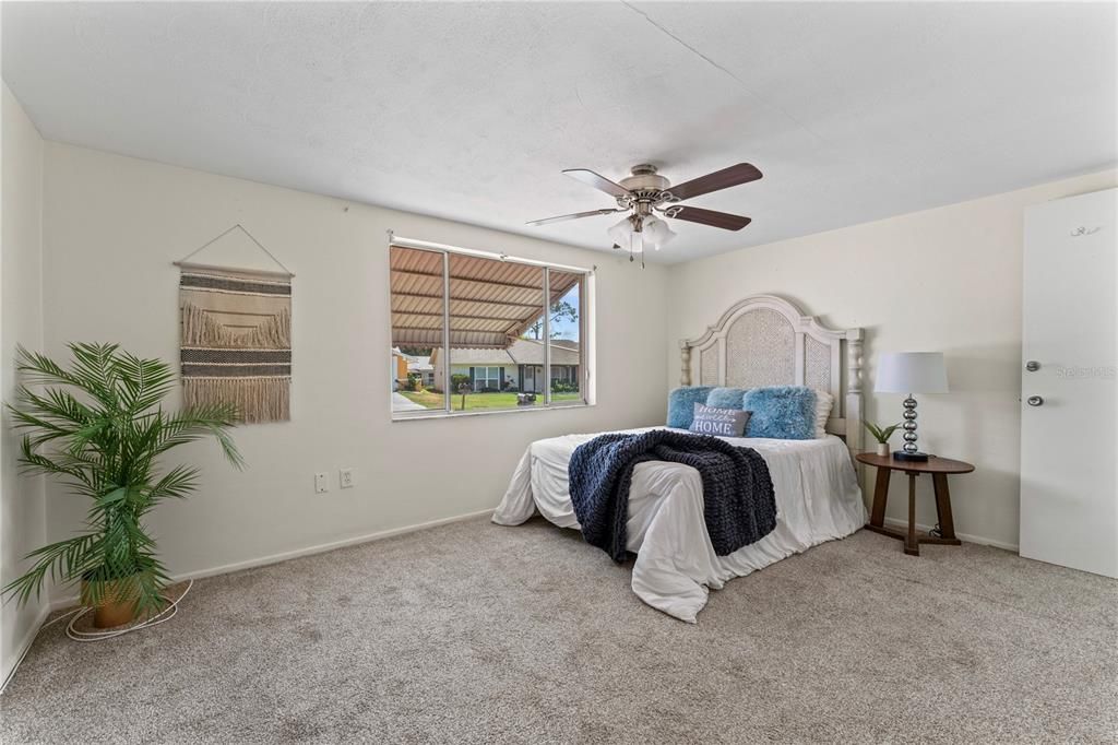 Active With Contract: $199,500 (2 beds, 2 baths, 1152 Square Feet)