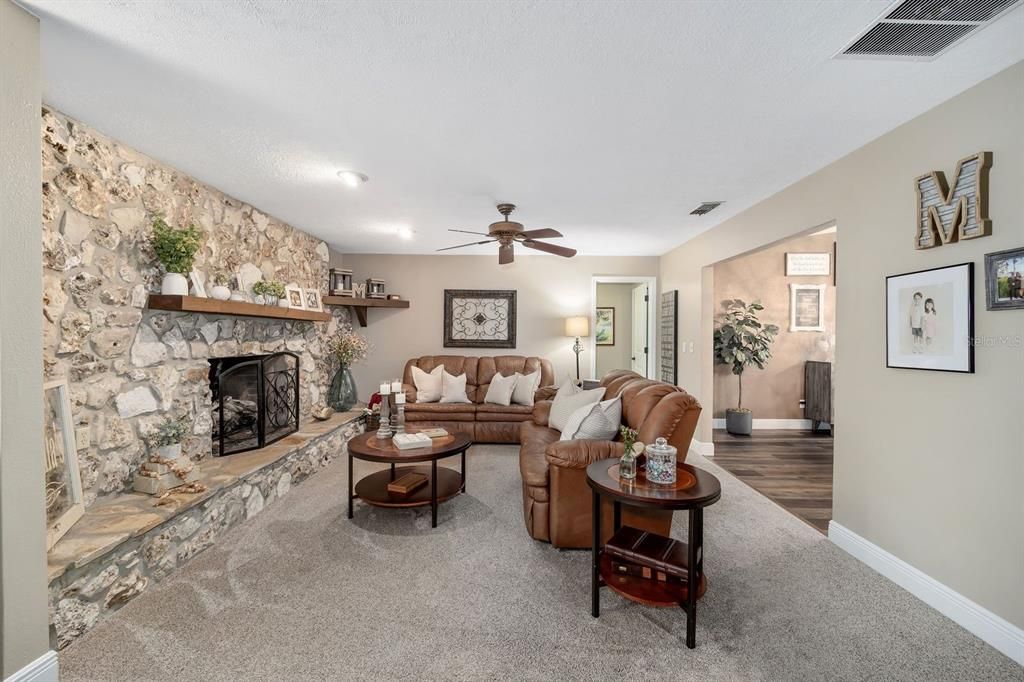 Active With Contract: $419,900 (4 beds, 2 baths, 2408 Square Feet)