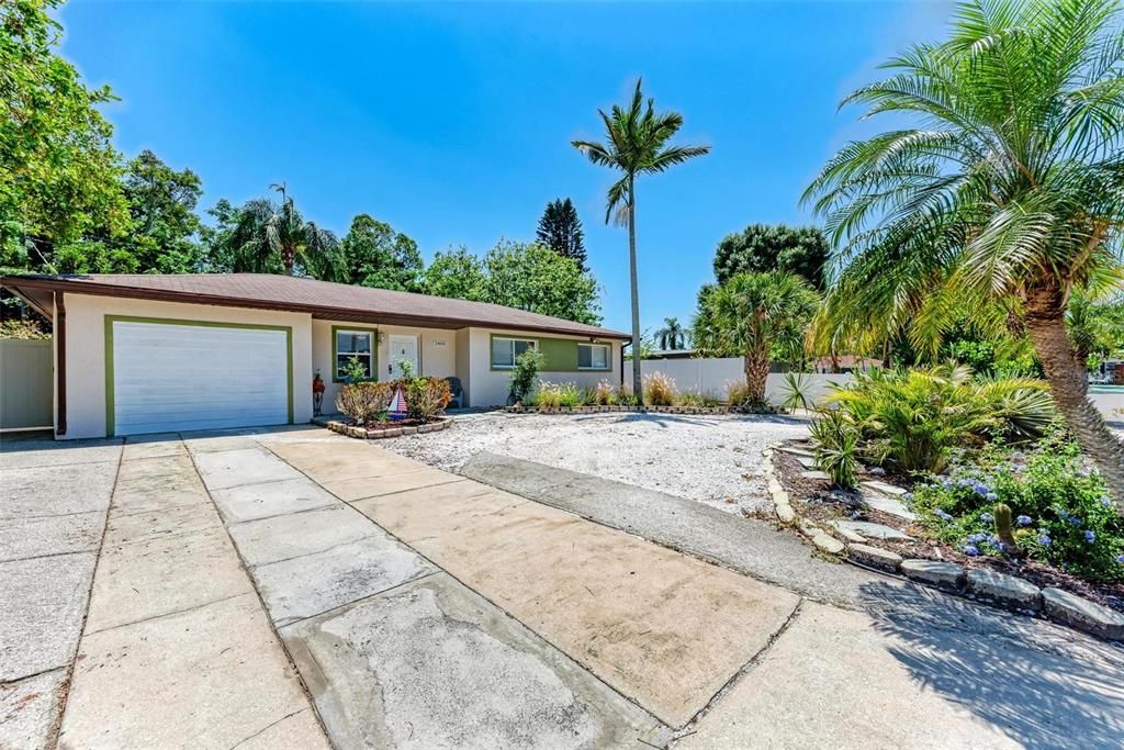 Active With Contract: $340,000 (4 beds, 2 baths, 1224 Square Feet)