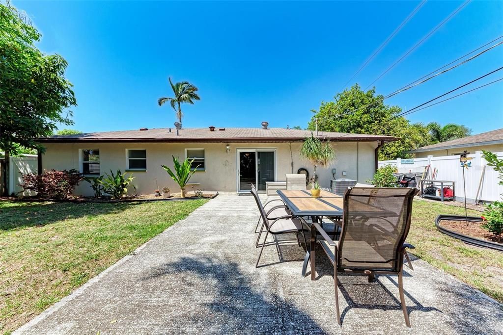 Active With Contract: $340,000 (4 beds, 2 baths, 1224 Square Feet)