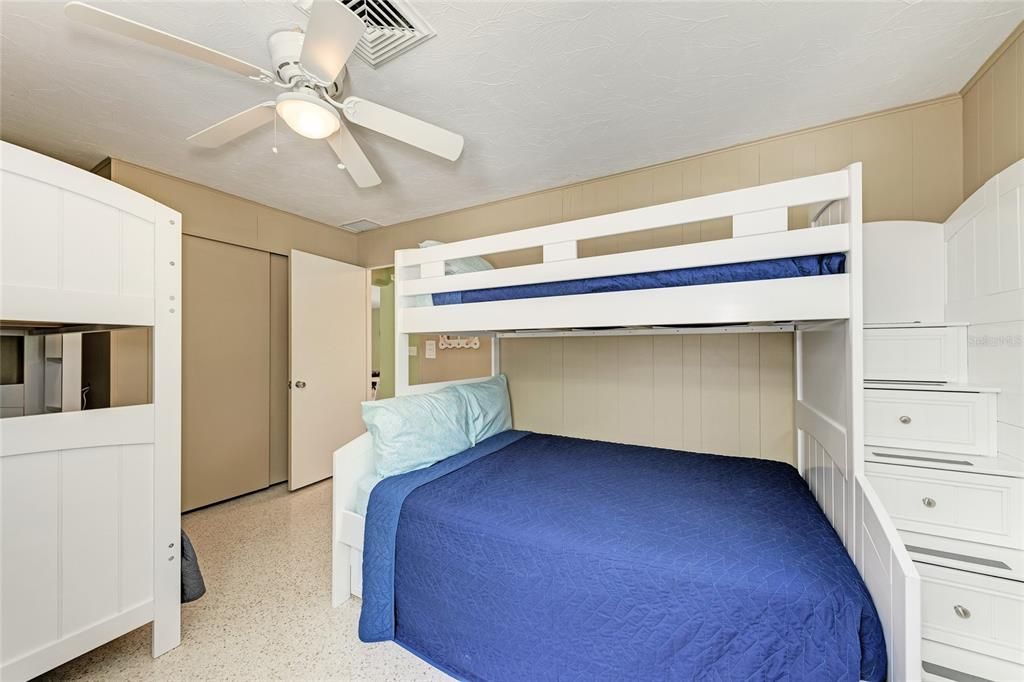 En Renta: $8,000 (3 camas, 2 baños, 2002 Pies cuadrados)