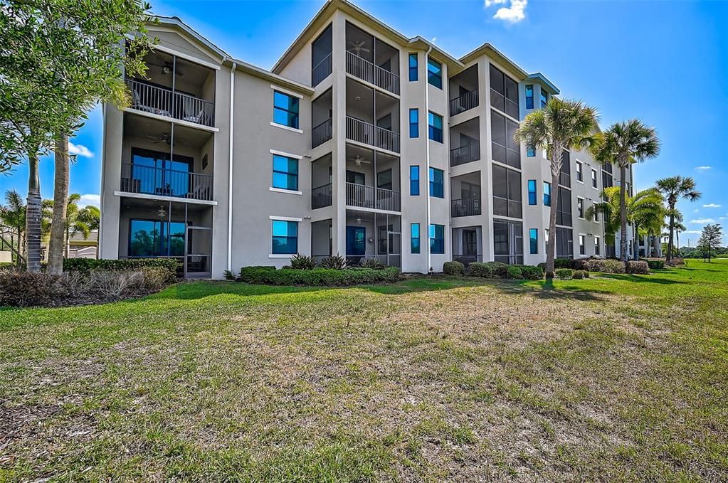Active With Contract: $349,900 (2 beds, 2 baths, 1142 Square Feet)
