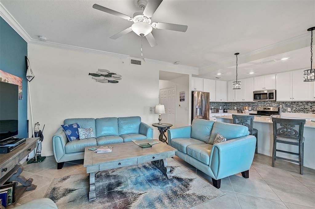 Active With Contract: $349,900 (2 beds, 2 baths, 1142 Square Feet)