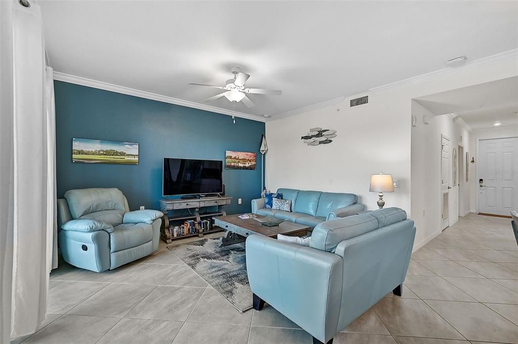 Active With Contract: $349,900 (2 beds, 2 baths, 1142 Square Feet)