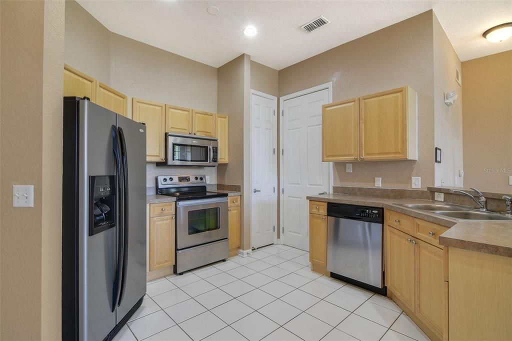 For Sale: $240,000 (2 beds, 2 baths, 1261 Square Feet)