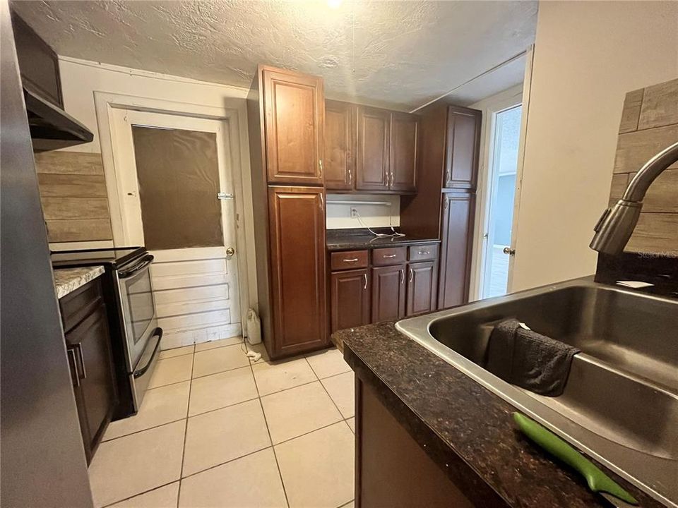 For Sale: $180,000 (3 beds, 1 baths, 1104 Square Feet)