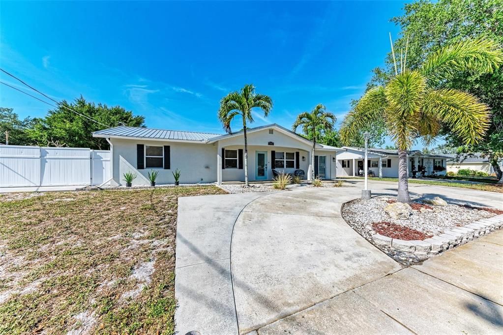 For Sale: $629,000 (4 beds, 2 baths, 1688 Square Feet)