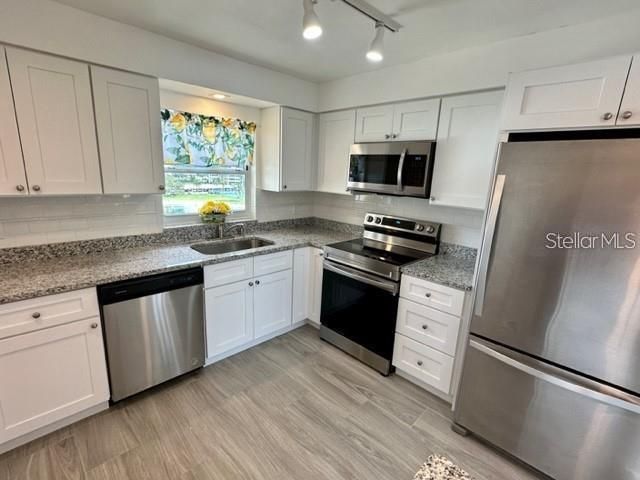 For Sale: $327,000 (2 beds, 2 baths, 1050 Square Feet)