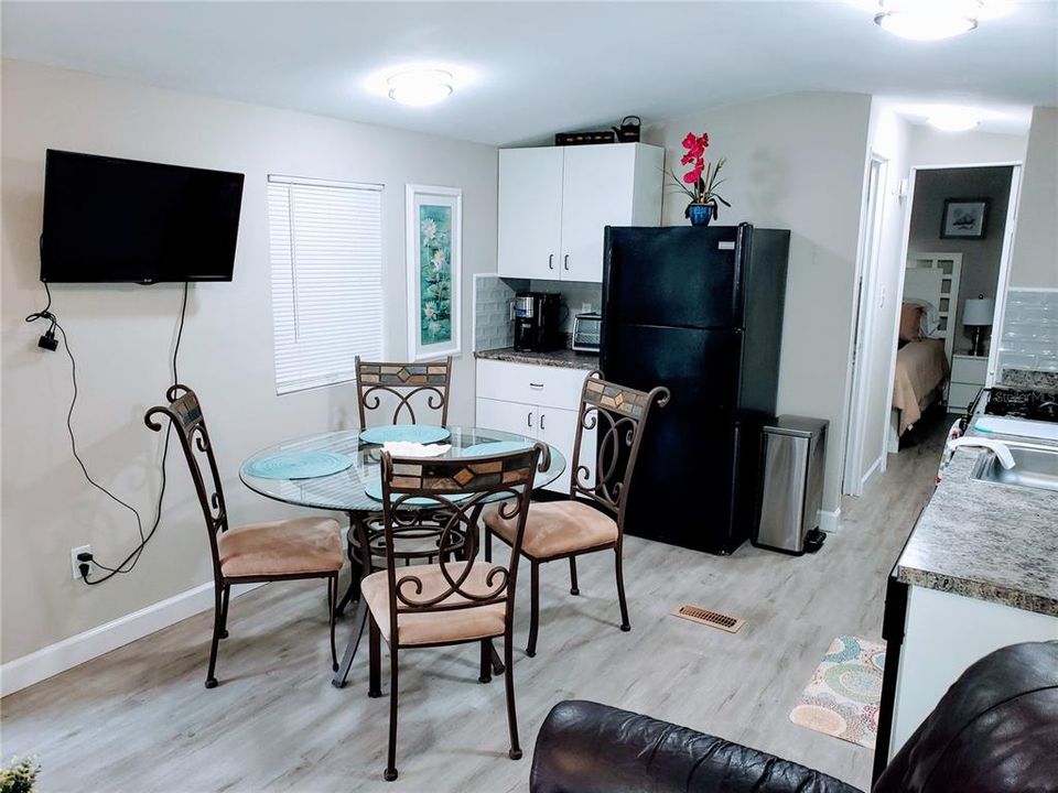 For Sale: $90,000 (1 beds, 1 baths, 412 Square Feet)