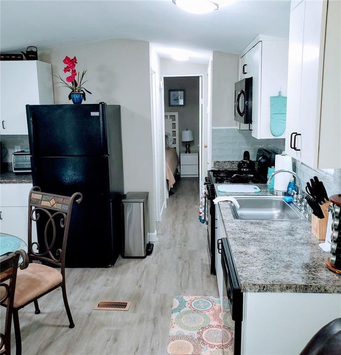 For Sale: $87,500 (1 beds, 1 baths, 412 Square Feet)