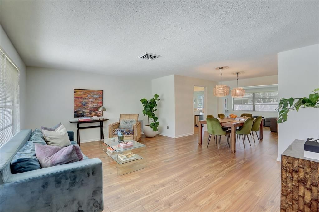 Recently Sold: $529,000 (2 beds, 2 baths, 1525 Square Feet)