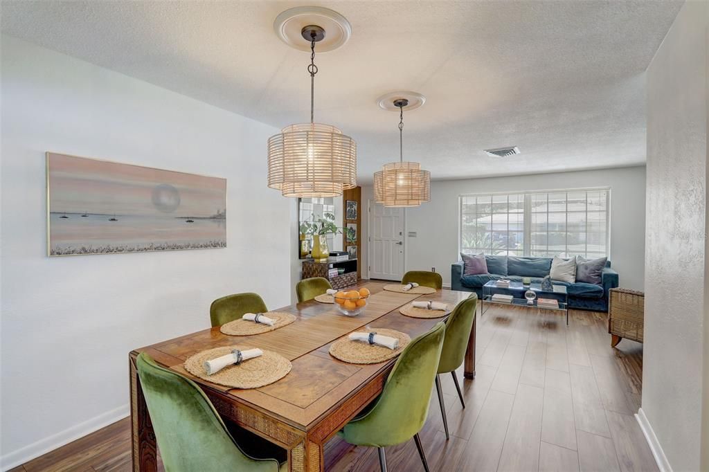 Recently Sold: $529,000 (2 beds, 2 baths, 1525 Square Feet)